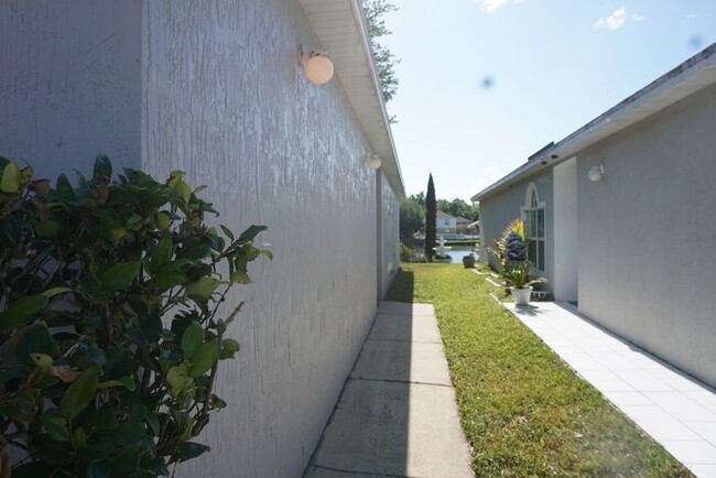 Building Photo - 3 Bedroom Home with Garage
