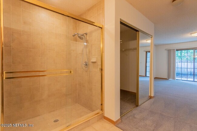 Building Photo - 3619 Bridgewood Dr