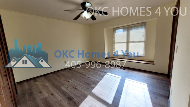 Building Photo - 3 Bed with Lake Hefner View