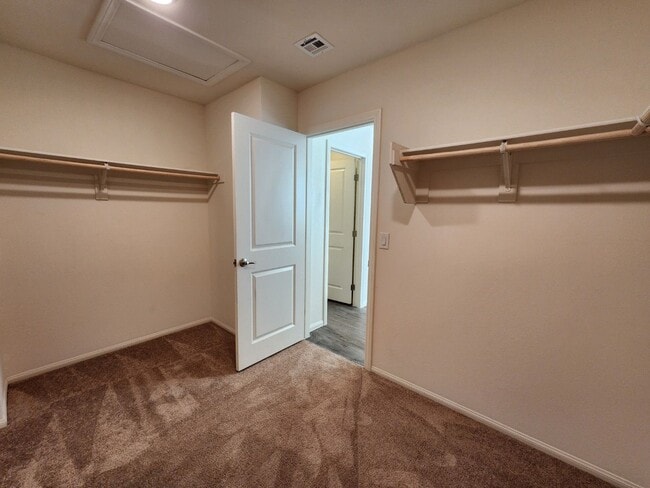 Building Photo - Spring Valley close to Restaurants and Shopping