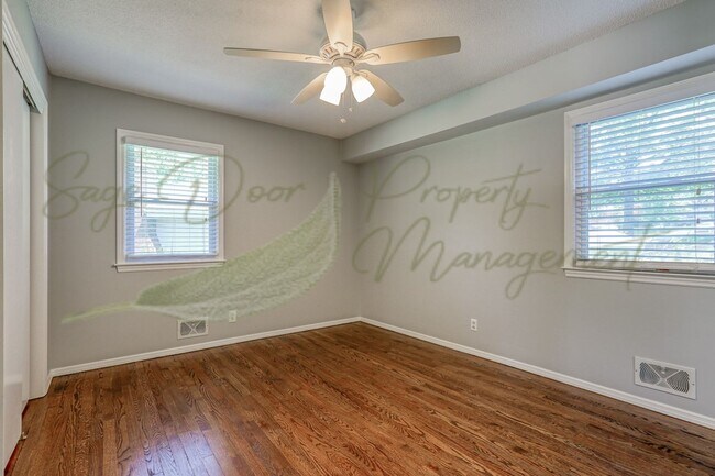 Building Photo - LOTS OF NATURAL SUNLIGHT!!!