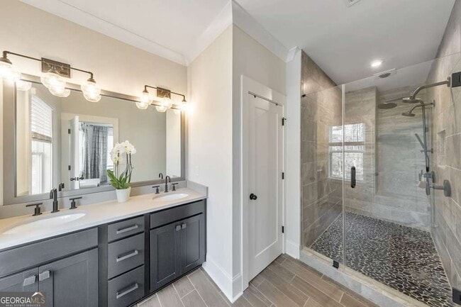 Building Photo - 320 Oak Arms Wy