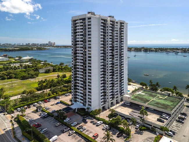 Building Photo - 5600 N Flagler Dr
