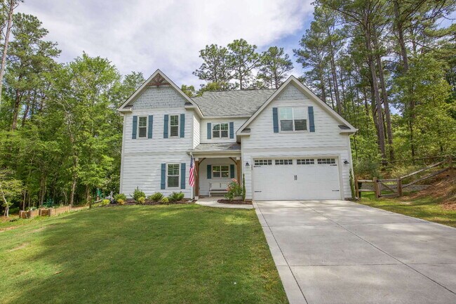 Building Photo - "Charming 4-Bedroom Retreat with Fireplace and 3 Full Baths in Aberdeen!"