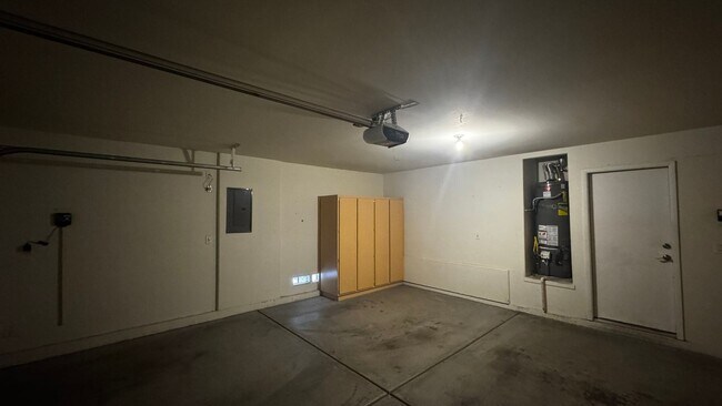 Building Photo - SW Single Story ONLY $1998