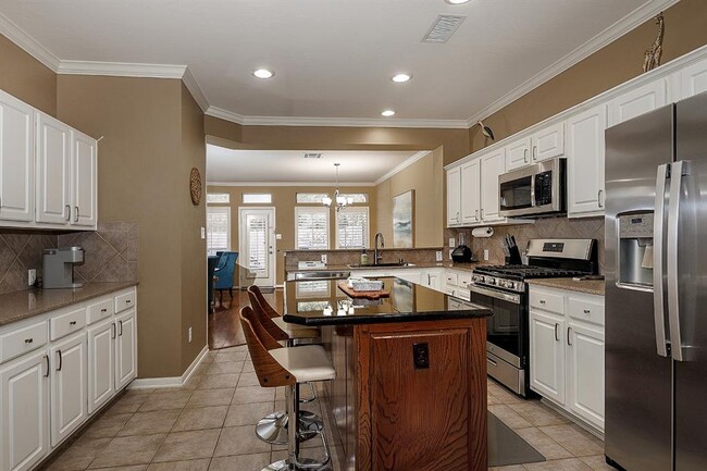 Building Photo - 110 N Valley Oaks Cir