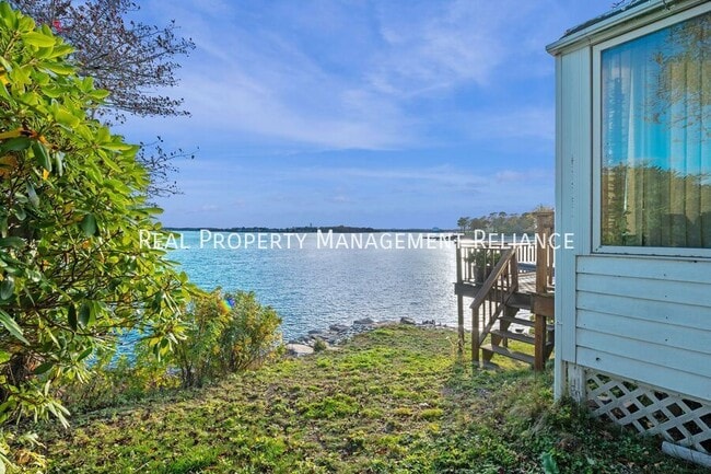 Building Photo - 19 Bayview Ave