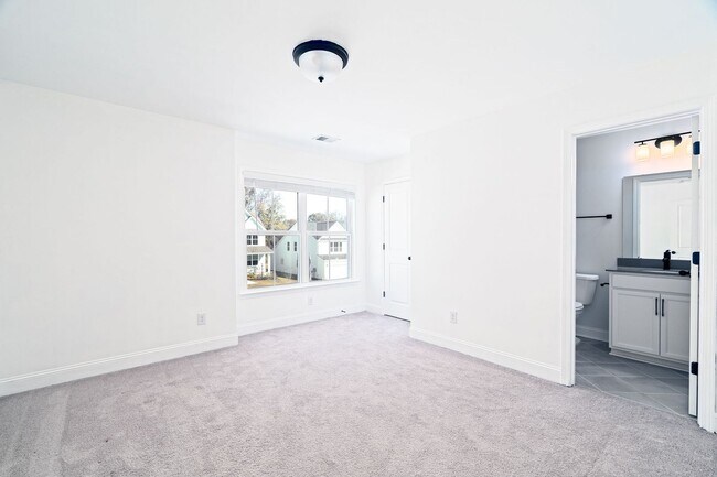 Building Photo - Spacious Lowcountry Retreat in Moncks Corner