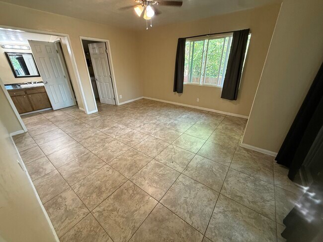 Building Photo - 5430 Mary Lane Dr