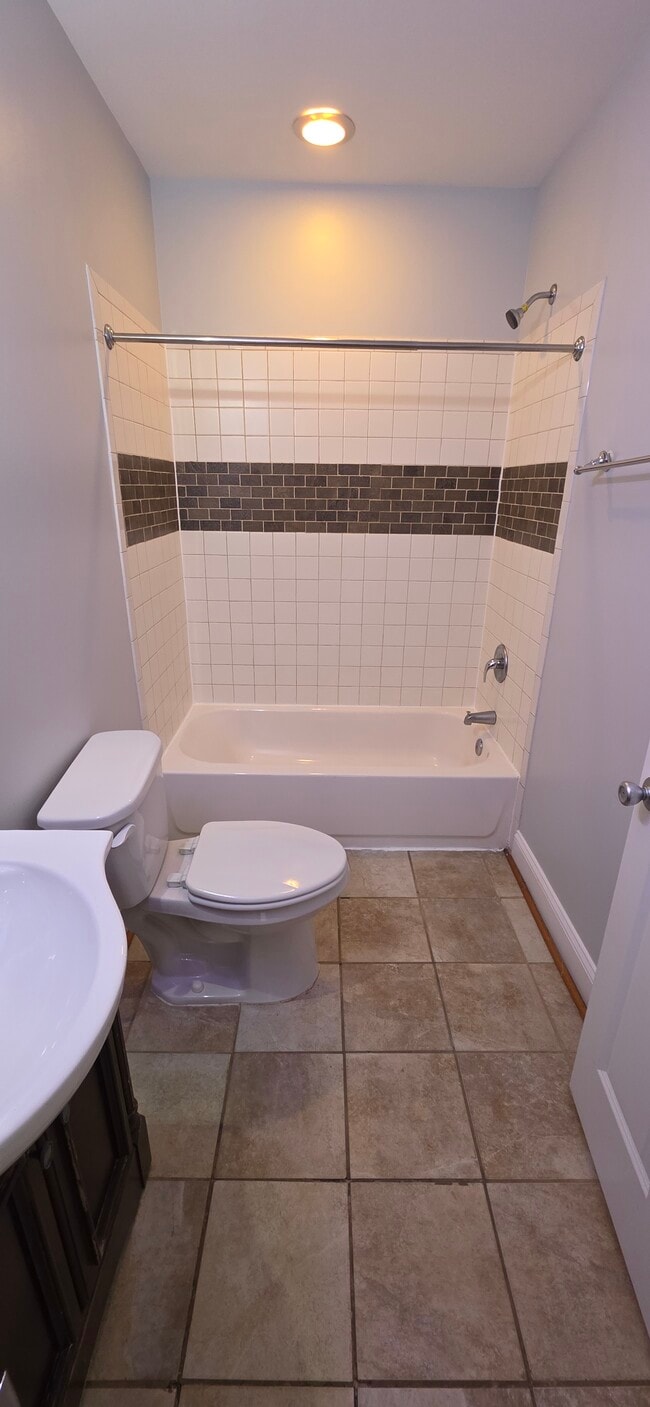 Building Photo - 839 Whitelock St