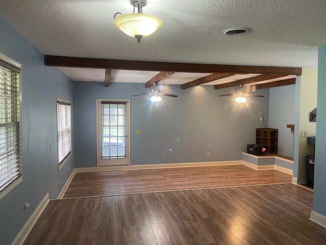 Building Photo - 1207 Cherokee Dr