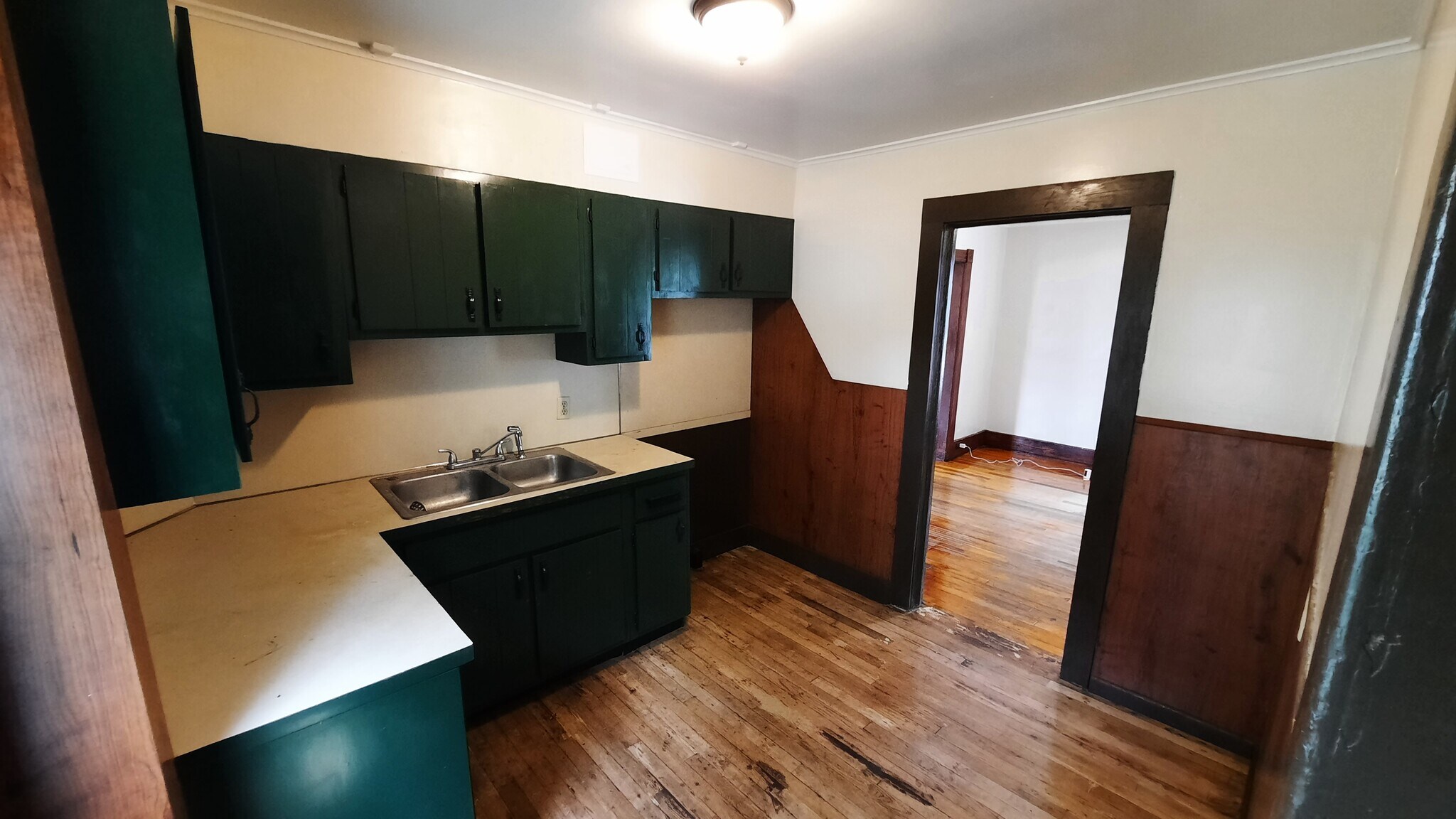 Kit - 414 Lower Main St