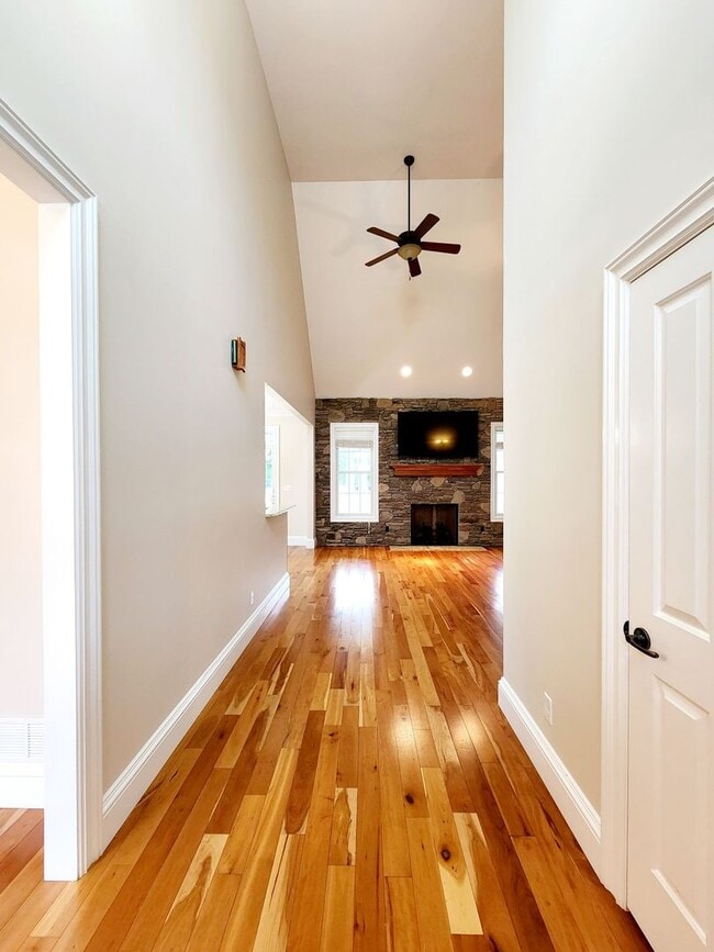 Building Photo - 5 bed/3.5 bath home on Lakeview Golf Resor...