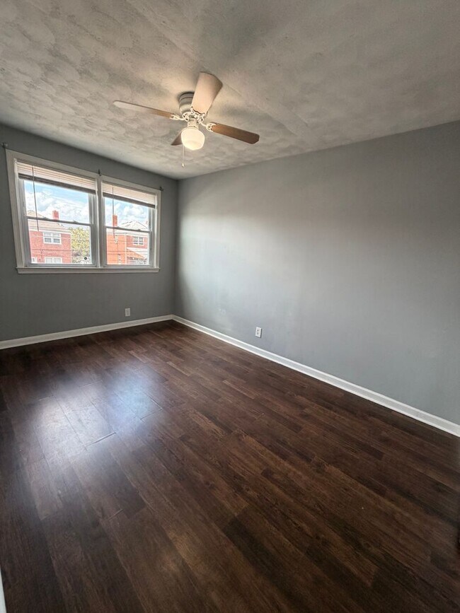 Building Photo - 2229 Graythorn Rd
