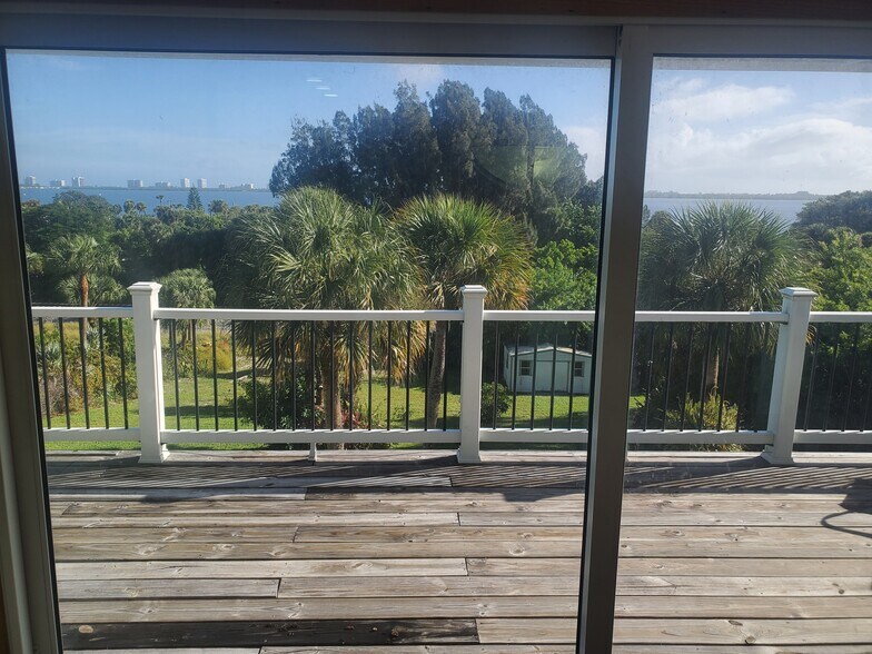 Building Photo - 4203 NE Skyline Dr