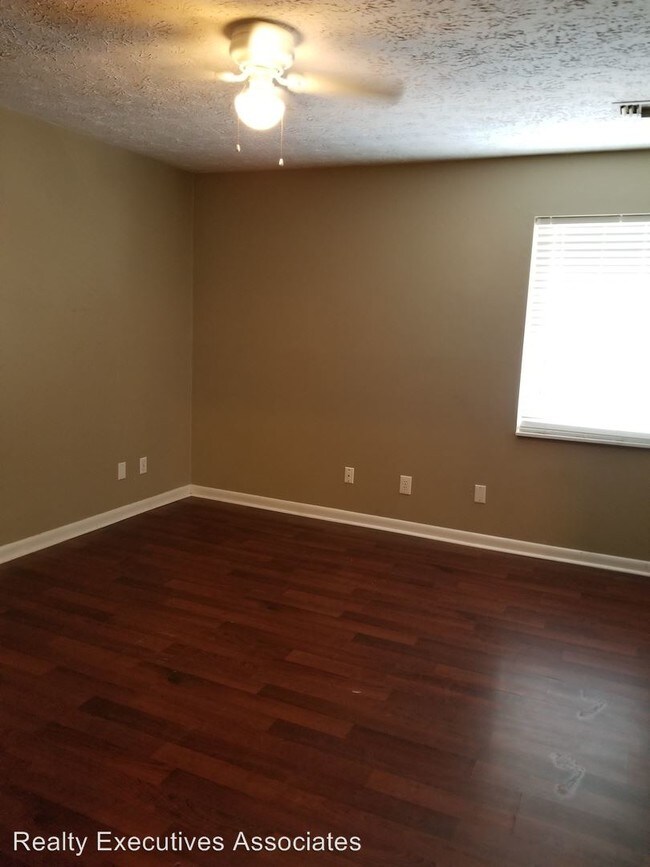 Building Photo - 801 Teaberry Ln