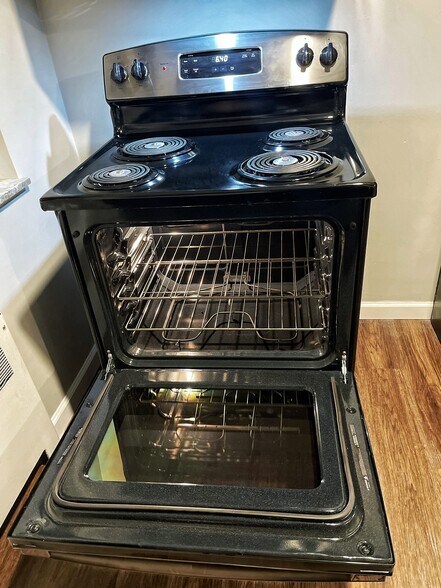 Stove - 3415 McFarlan Rd