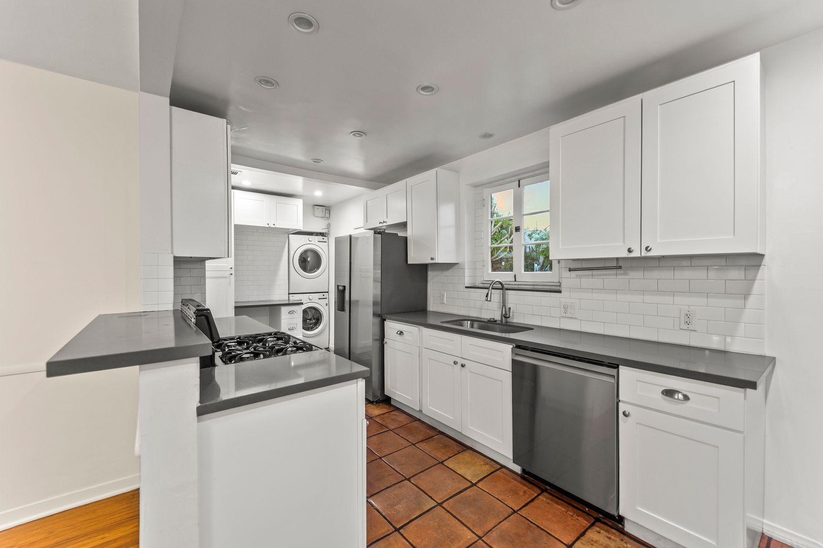 Building Photo - 3781 Greenwood Ave