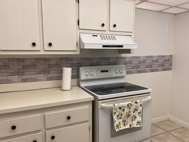 Building Photo - 9440 Poinciana Pl