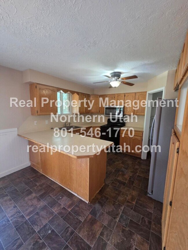 Building Photo - 651 W 1060 N