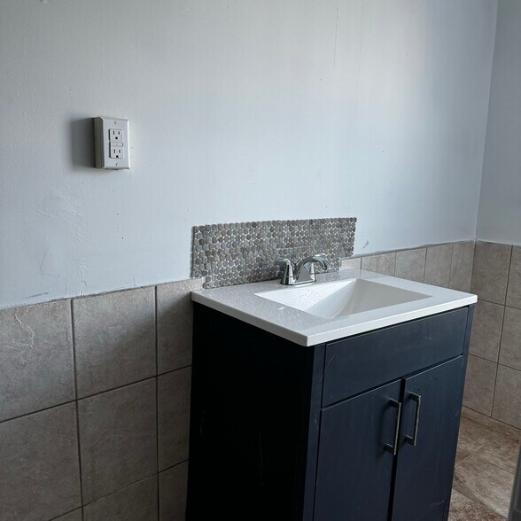 Building Photo - 604 E Market St