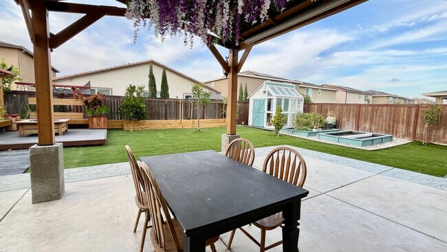 Building Photo - 8809 Polka Way