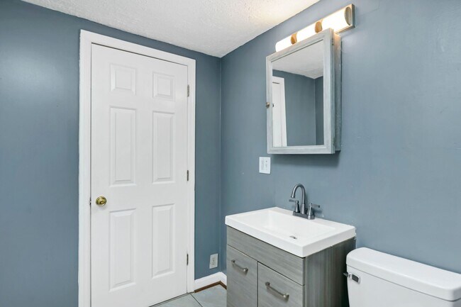 Building Photo - Charming 2 Bedroom Home, close to USC & lo...