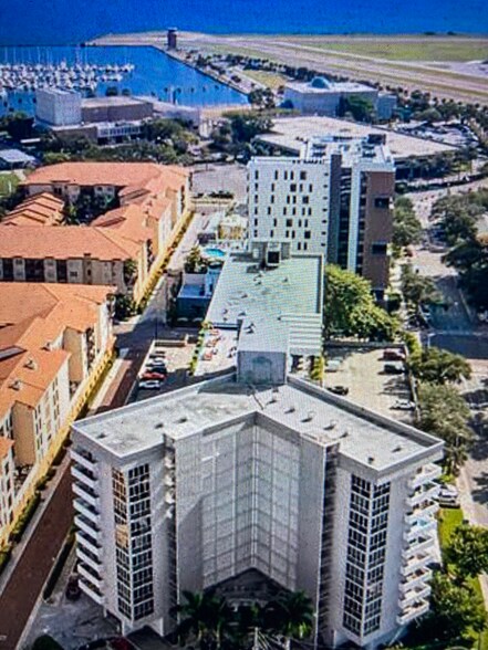 Building Photo - 470 3rd St S