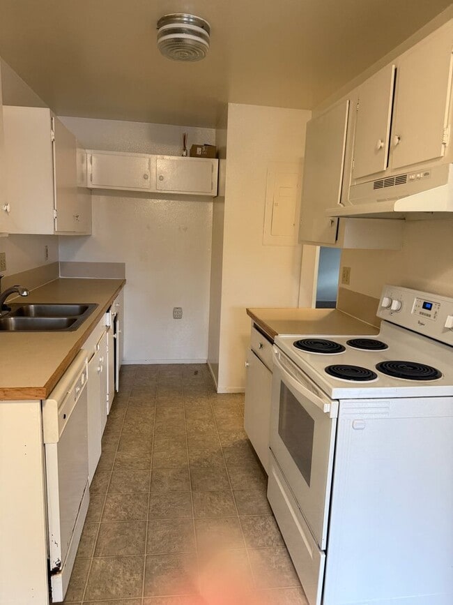 Building Photo - 715 Bluff Ave SW