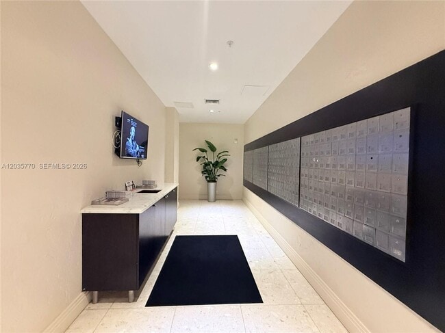 Building Photo - 3901 S Ocean Dr