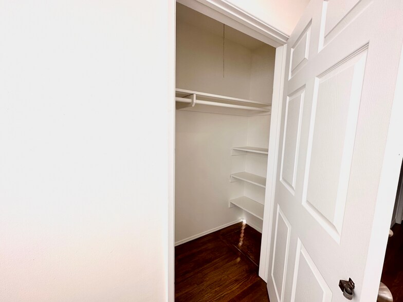 Building Photo - 10662 Shoshone Ave