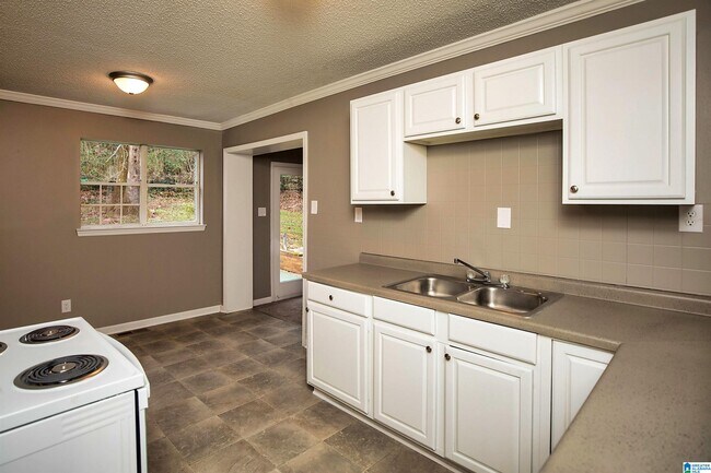 Building Photo - 8941 Glendale Dr