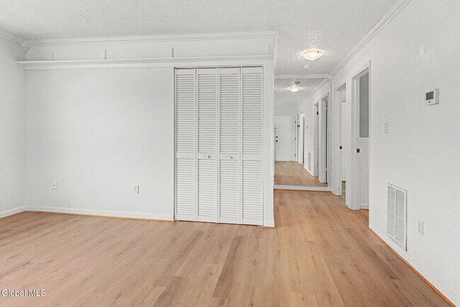 Building Photo - 25A Pine Ln