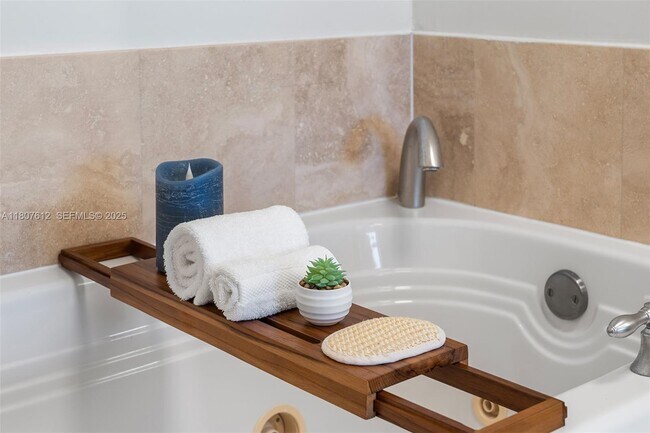 Building Photo - 4401 Collins Ave