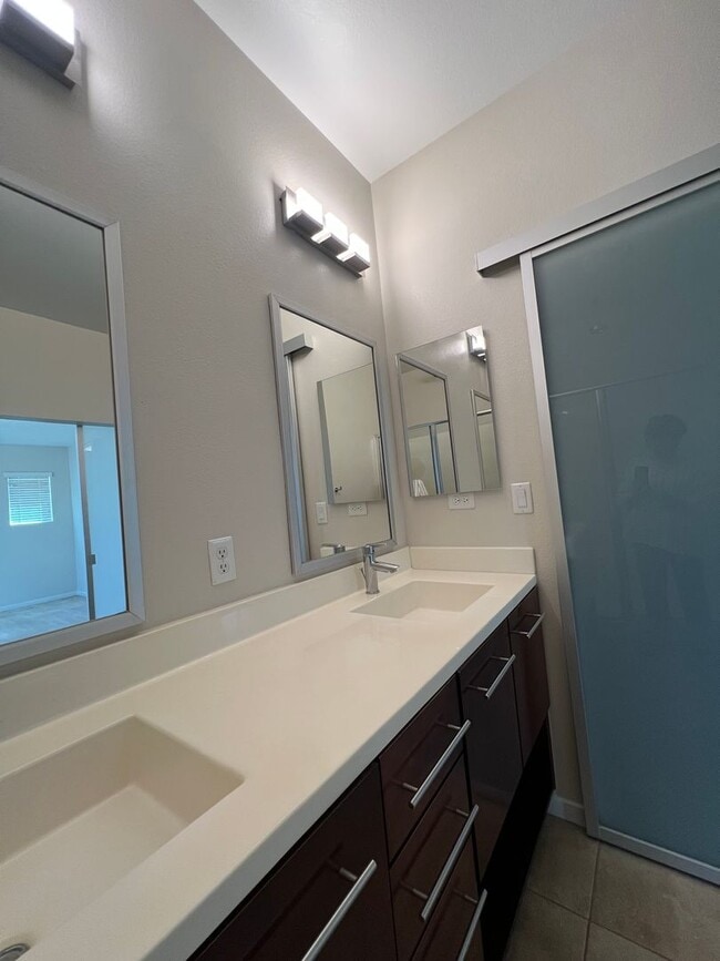 Building Photo - Gilbert Seville Development 3 Bed Plus Den