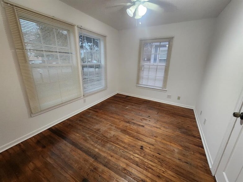third bedroom - 4505 Avenue A