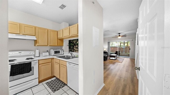 Building Photo - 12444 Berkeley Square Dr