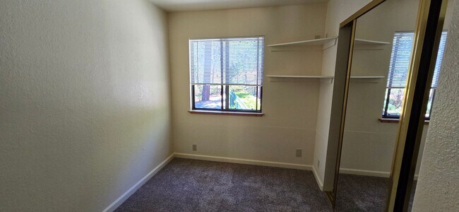 Building Photo - Spacious 3-bedroom, 2-bath multi-family home