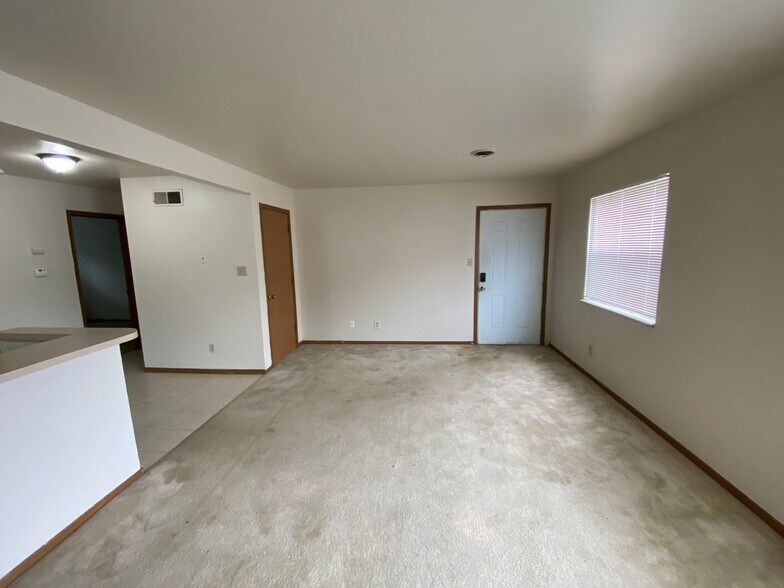 Building Photo - 128 Sandstone Ct
