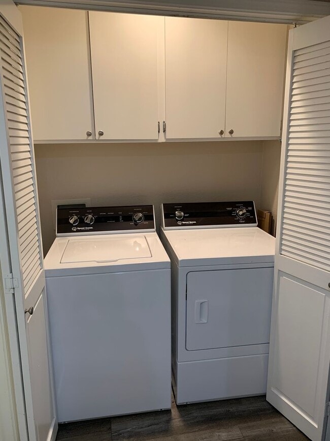 Building Photo - updated condo in central location