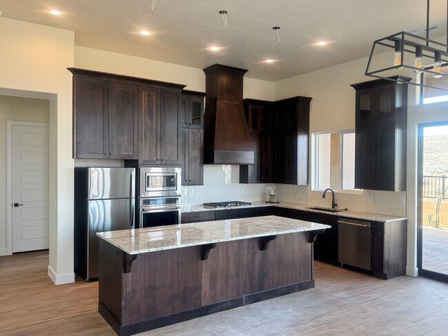 Building Photo - Beautiful Single-Level Home with Trail Access & Stunning Views!!!