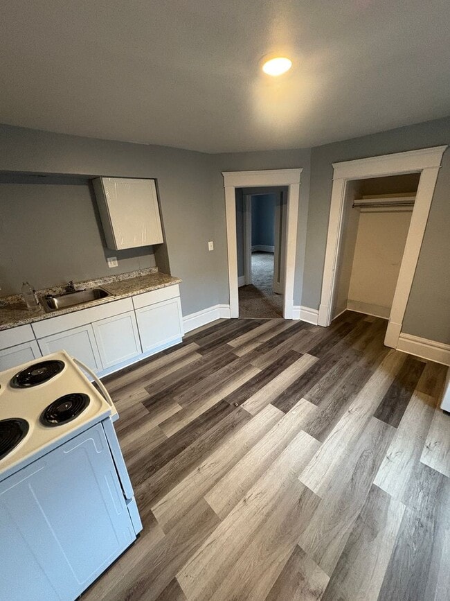 Building Photo - 185 S Balch St