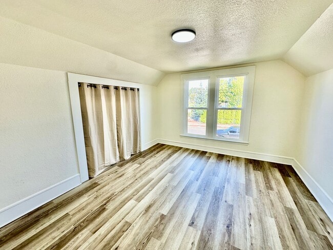 Building Photo - New on the Market!