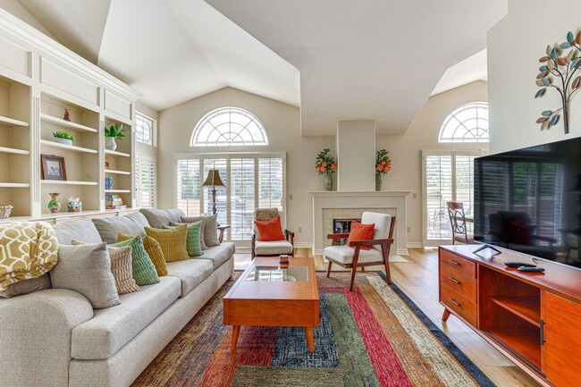 Building Photo - 29695 Circle R Greens Dr