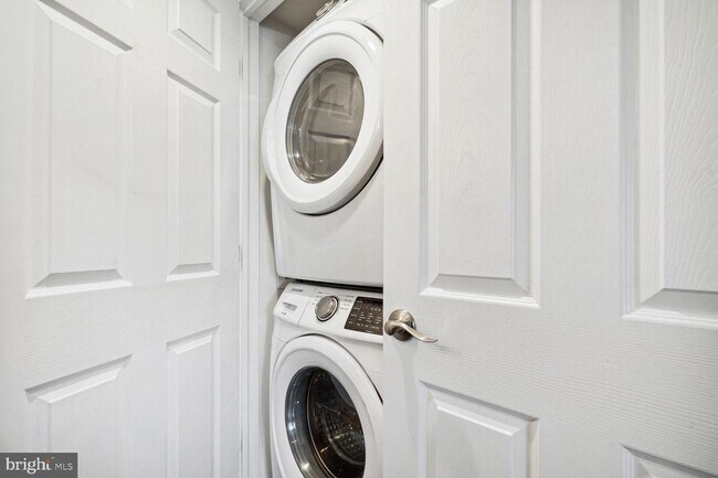 Building Photo - 3722 Edison St