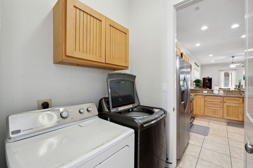 Building Photo - 6226 Thomas Dr