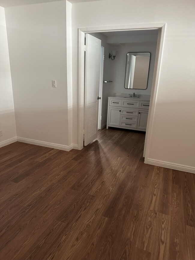 Building Photo - 503 S Vicki Ln