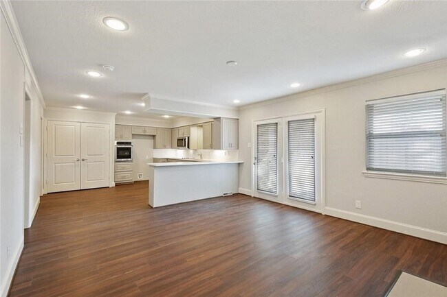 Building Photo - 9015 Villa Park Cir