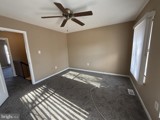 Building Photo - 131 Chelsea Cir