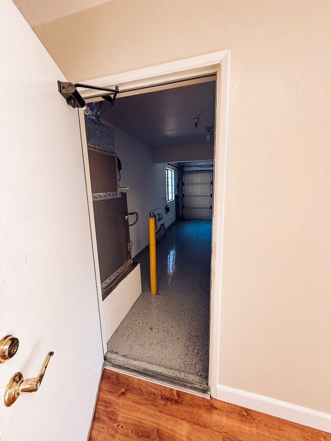 Building Photo - 6152 Orange Ave